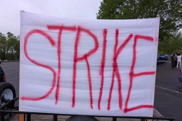 Strike sign at IAM contract vote