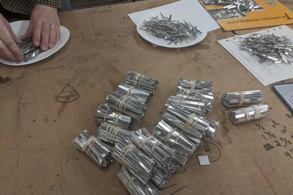 thousands_of_nose_pieces_-_smart_40.jpg