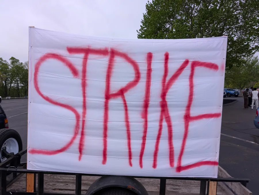 Strike sign at IAM contract vote